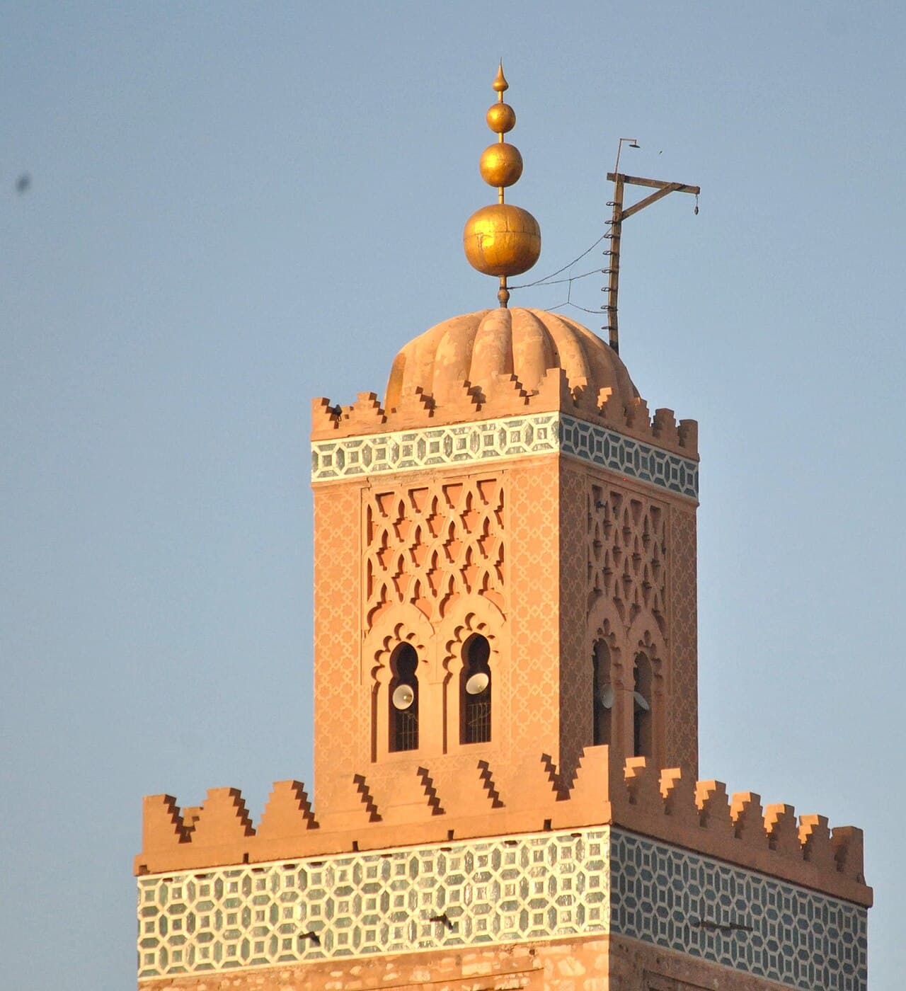 Detail der dekorativen Steinmetzarbeit am Koutoubia-Minarett